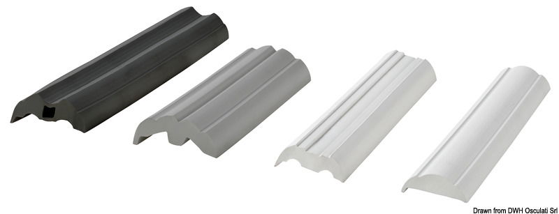 Profili Bottazzo Made in Italy con sezione a C in inox Aisi 316. Lunghezza standard 3mt, svasati e con finitura a specchio.Ogni barra è decapata e passivata garantendone la massima resistenza in ambiente salino.Abbinabile con Basi in Pvc Uv resistant dedicate disponibili in bianco, nero e grigio e con appositi terminali in Inox 316 lucidati a specchio.