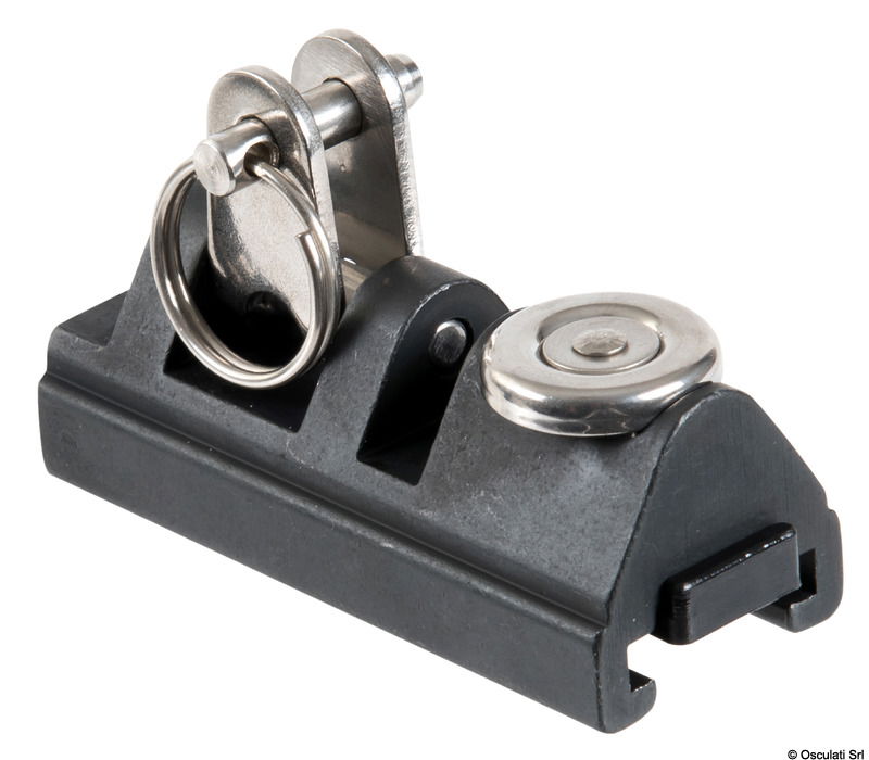 In alluminio anodizzato. Forcella snodata per poter lavorare sia in piano che a parete. Fermo a molla per spostamento rapido, slitte interne in nylon per uno scorrimento ottimale. Spina rapida per montaggio tendalino.