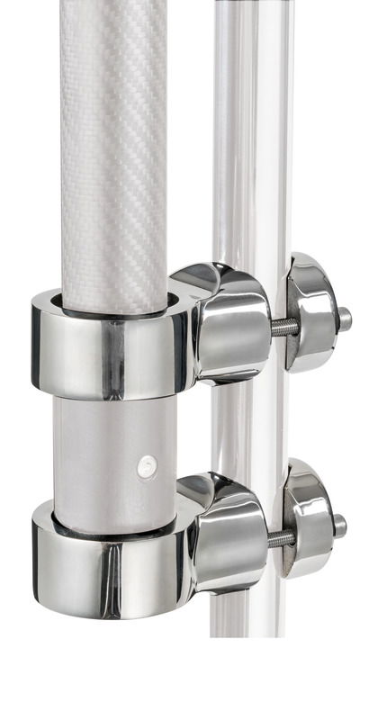 Doppio supporto da applicare al candeliere per il fissaggio del palo.Le boccole sono realizzate in accio inox e vengono assicurate al candeliere con una controflangia e due viti M6.Supporto inferiore cieco, mentre quello superiore è passante.