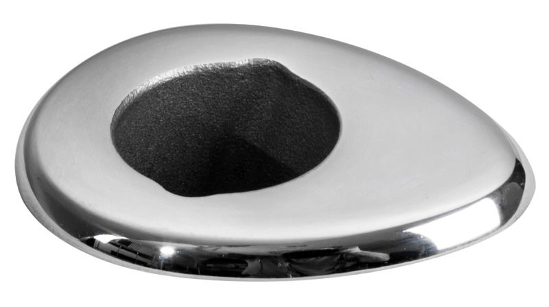 Boccola in acciaio inox AISI 316 ad incasso disponibile in 3 modelli con contro-ghiera di fissaggio.