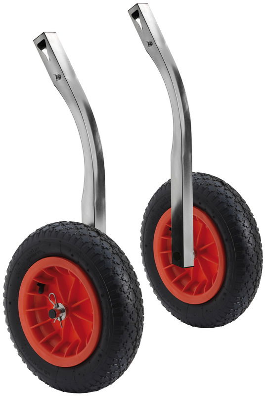 Dotate di bracci girevoli che possono rimanere sulla poppa in navigazione.Tramite una spina i bracci sono facilmente removibili per stivarli o usarli solo per l’alaggio.Tubolari in acciaio inox.Vendute a coppie (SX+DX).