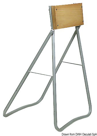 In tubo acciaio zincato, con tavoletta in faggio evaporato e verniciato ai poliuretani.