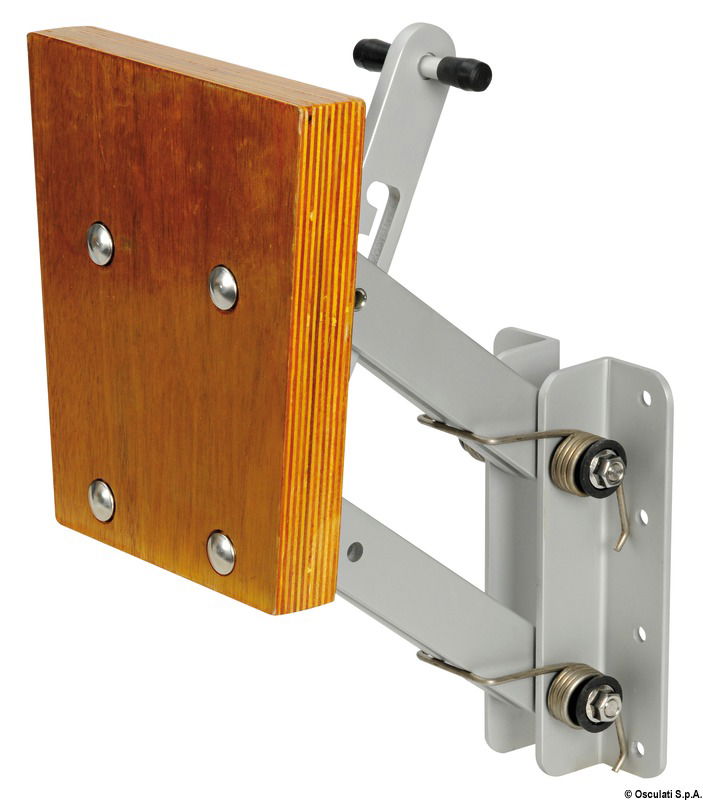 Struttura in alluminio anodizzato.Tavoletta in compensato marino multistrato verniciato.Molle inox, viteria inox. Quattro posizioni selezionabili.