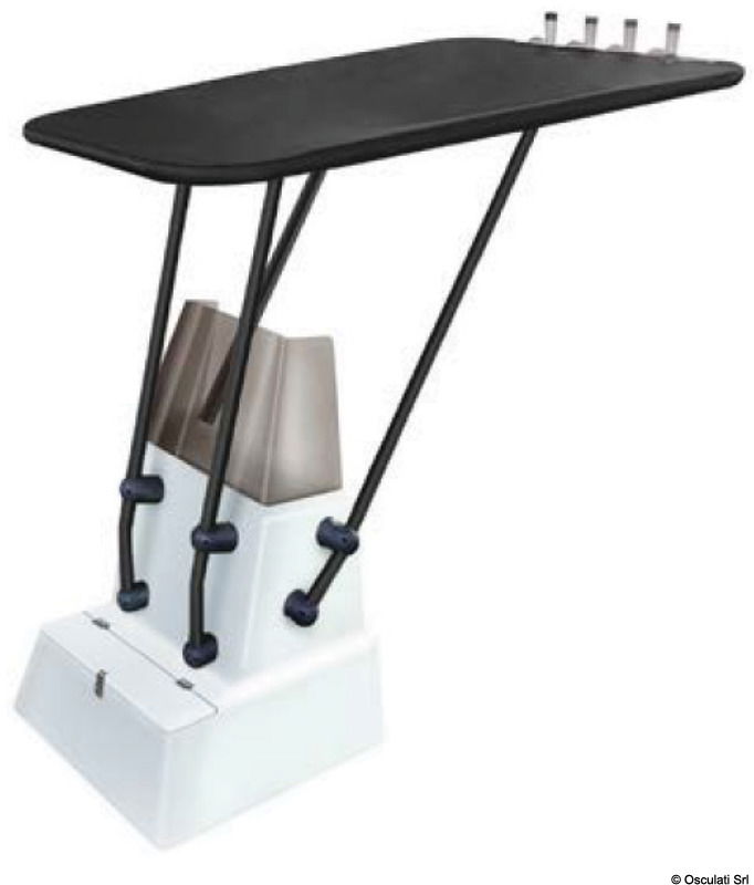 Fabbricato in tubo Ø 44 mm, con raccordi in resina ad alta resistenza e parti saldate di altissima qualità. Universale in quanto gli attacchi alla console possono essere regolati a piacere. Il tessuto del T-Top è poliestere ATLAS da 310 g/m2 impermeabile ed UV resistente.Telaio verniciato a polvere epossidica.