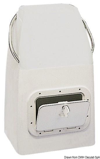 In vetroresina bianca. Completa di corrimano laterali e di gavone apribile frontale.