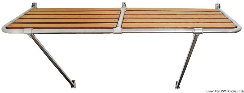 In tubo inox AISI 316 Ø 25 mm lucidato, con giunti di fissaggio snodati. Piano di calpestio in Iroko.