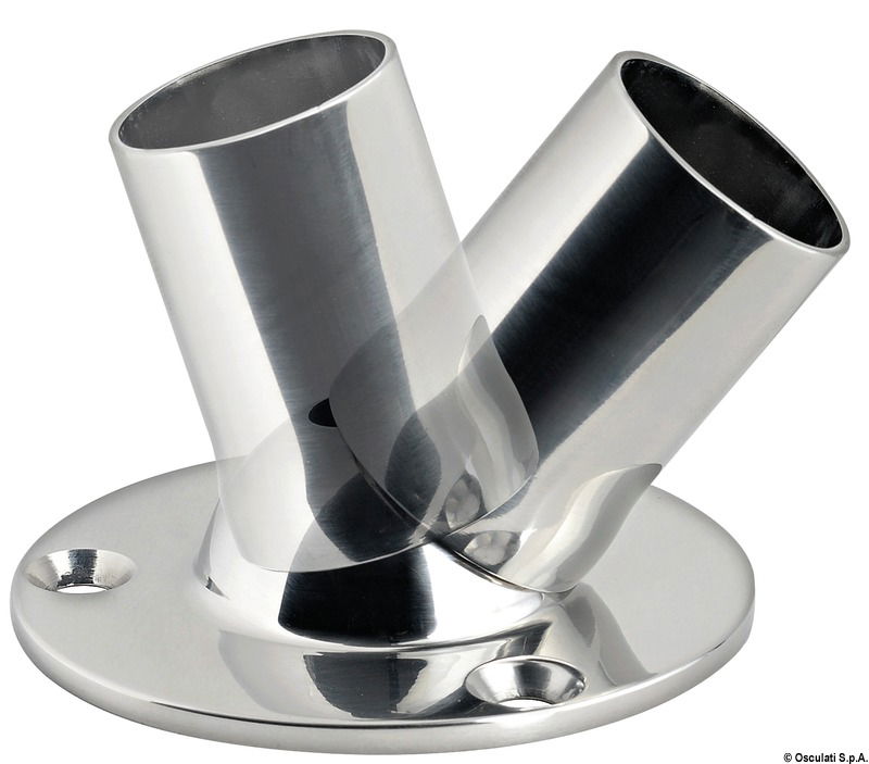 Calzano all'esterno del tubo. Fissaggio con 3 viti. Acciaio inox AISI 316 lucidato a specchio.