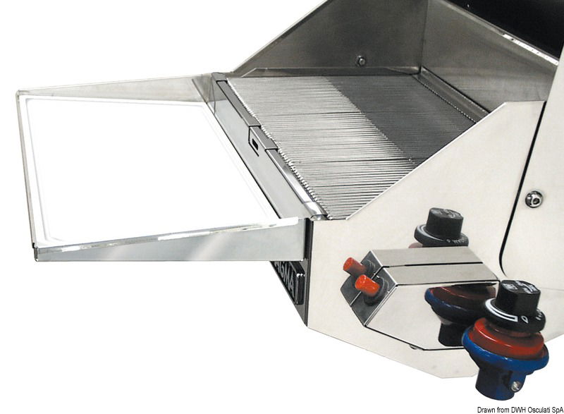 Fabbricato in acciaio inox con piano in polietilene HD. Si aggancia al barbeque e serve sia come piano di lavoro che come vassoio di portata se sganciato.