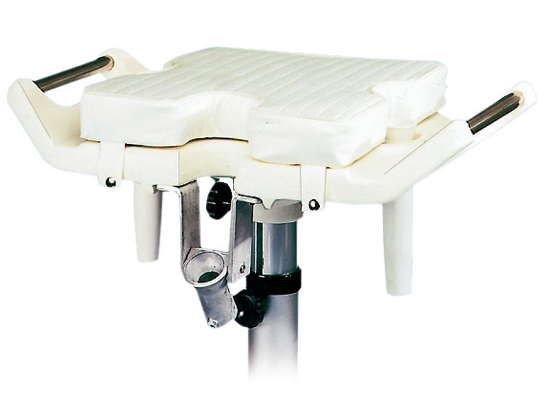 In polietilene bianco, completa di maniglie di presa laterali in acciaio inox, due portacanne laterali semibasculanti, un portacanne centrale basculante in alluminio. Predisposta per essere montata sui piedi sedile del nostro catalogo. Viene realizzata industrialmente per avere un prodotto di ottima qualità ad un prezzo molto contenuto. Fornita senza colonna e senza cuscino.