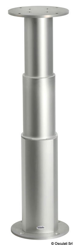 Fabbricata in alluminio anodizzata con componentistica per uso interno ed esterno. Per azionare la gamba è necessario l'interruttore 48.749.01Ideali per montaggio in coppia. In caso di utilizzo singolo il tavolo può ruotare.E' possibile realizzare altezze personalizzate con un ordine minimo di 10 pezzi.