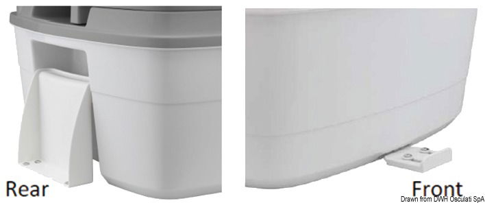 Toilette portatile che non necessita di essere connessa ad un impianto, caratterizzata da un design rivoluzionario, elevata qualità dei componenti e funzionalità.La toilette è formata da 2 sezioni: la superiore con l'acqua pulita per lo scarico e quella inferiore con il serbatoio di raccolta.Colore bianco e grigio.