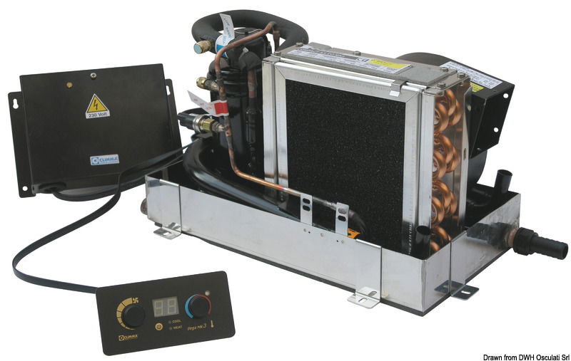 Il più piccolo condizionatore marino sul mercato. Perfetto per condizionare una piccola cabina. Grazie al basso consumo può essere installato anche su piccole imbarcazioni non provviste di generatore o presa banchina (necessaria l'installazione di un inverter opzionale da minimo 800 W continui). Fornito completo di display di controllo.