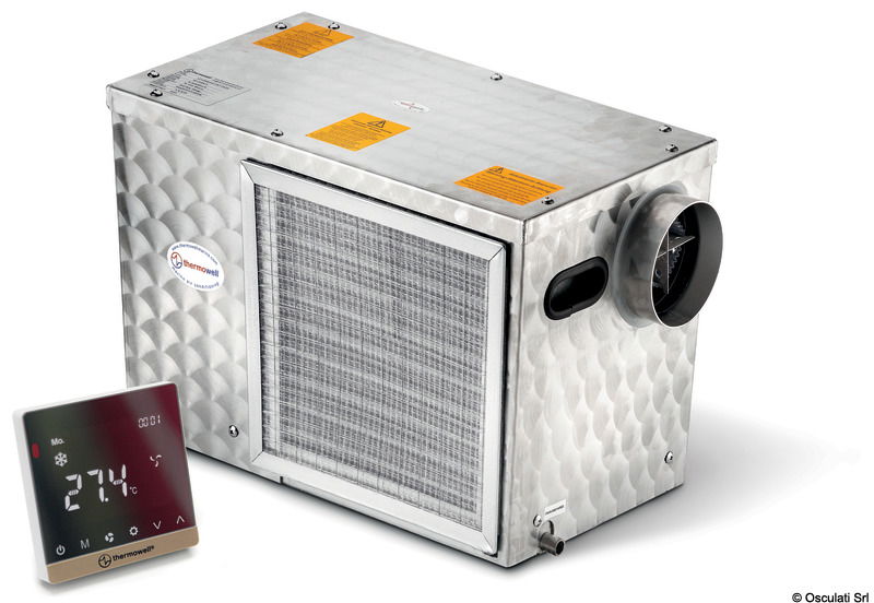 IZY è l’esclusivo prodotto che rende semplice ed accessibile anche ai "non addetti ai lavori" l’installazione di un impianto completo di aria condizionata all’interno di qualsiasi imbarcazione.Racchiusi all’interno di una resistente e poco ingombrante struttura in acciaio inox 316, isolata internamente per il massimo abbattimento delle emissioni sonore, si trovano:- un compressore ad elevata efficienza;- uno scambiatore in cupro-nichel resistente alla corrosione;- una batteria di scambio termico gas refrigerante-aria;- la pompa di circolazione dell’acqua di mare;- tutta la componentistica elettrica e elettronica.La modalità riscaldamento viene attivata tramite l’impiego di una resistenza elettrica; in questo modo, diversamente da quanto avviene nei sistemi a pompa di calorecon inversione di ciclo, il rendimento del condizionatore non è influenzato dal diminuire della temperatura dell'acqua di mare durante la stagione fredda e si ottiene pertanto il 100% della potenza termica disponibile anche con temperatura dell'acqua inferiore ai 10°C.Alimentazione 220V .* Kit distribuzione aria e ricircolo acqua mare OPTIONAL da ordinare separatamente cod. 50.268.00 / 50.267.99