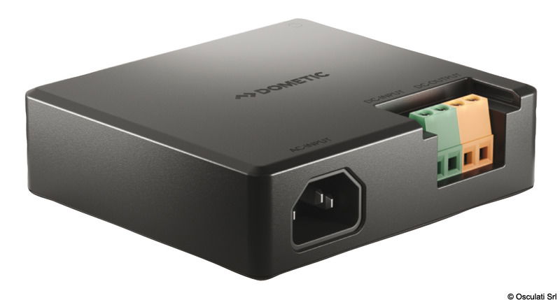 CoolPower DPS-R 135 è un adattatore di rete per il collegamento dei frigoriferi con centralina elettronica di alimentazione 12/24 V alla rete 100-240 V. Tensione uscita 24V. Adatto a tutti i frigoriferi DOMETIC fino a 135W.