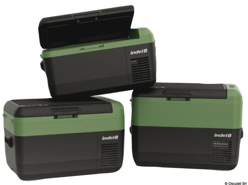 Frigoriferi portatili con compressore a 60W realizzati con materiali resistenti e un pannello di controllo digitale intuitivo che permette regolazione termostatica da -20° a +10°C. Dotati di protezione batteria a 3 livelli e cavo alimentazione DC 12/24V.