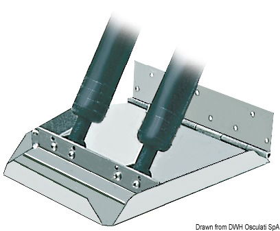 In acciaio inox di nostra produzione, modello con spessore da 2,5 mm e con speciale cerniera a snodo totale. Il flap, qualsiasi kit di azionamento adotti, può ruotare di ben 180° senza sforzare o scavezzarsi dall’attacco della poppa. Sono predisposti per essere utilizzati: con kit elettroidraulici “Bennett 51.235.12/24"; con kit elettromeccanici “EM” 51.350.00 (solo 51.234.01).