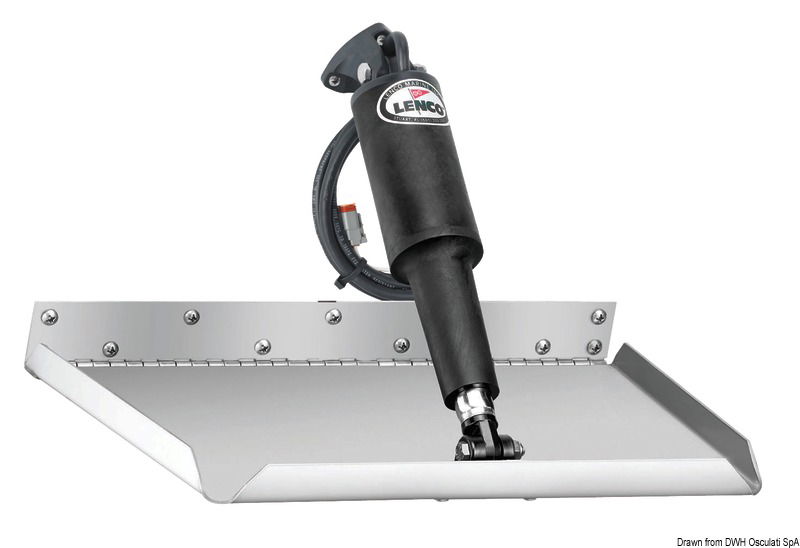 Alettoni profondi, poca larghezza.Adatti per gommoni o dove c'è poco spazio a poppa.Il kit è composto da:- 2 cilindri azionatori 51.260.01 (codice LENCO 15054-01);- 2 alettoni in acciaio inox;- 2 prolunghe da 20' (6 m) 51.259.03 (codice LENCO 30133-103D) per collegamento dall'attuatore alla centralina, connettori stagni Deutsch Connectors.Il pannello di controllo va acquistato a parte.