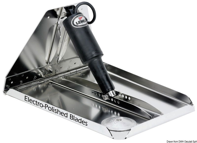 Adatti per grossi gommoni veloci o Fast-Commuter. Completi di anodi sacrificali.Il kit è composto da:- 2 cilindri azionatori 51.260.02 (codice LENCO 15055-01);- 2 alettoni in acciaio inox;- 2 prolunghe da 20' (6 m) 51.259.03 (codice LENCO 30133-103D) per collegamento dall'attuatore alla centralina, connettori stagni Deutsch Connectors.Il pannello di controllo va acquistato a parte.