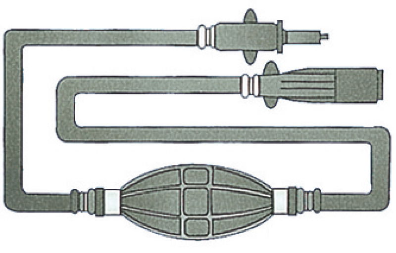 Fabbricato con speciale tubo coestruso con interposta calza in poliestere.Sezione 8x13 mm, resistente fino a 15 bar.Completa di pompetta tipo maggiorato, adatta per benzina verde.