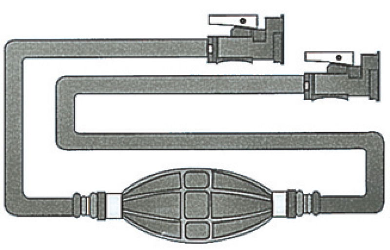 Fabbricato con speciale tubo coestruso con interposta calza in poliestere.Sezione 8x13 mm, resistente fino a 15 bar.Completa di pompetta tipo maggiorato, adatta per benzina verde.