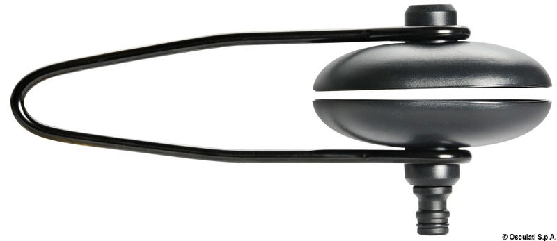 Con cuffie ovali, adatto anche a piedi con fessure di raffreddamento estese. Completo di attacco a scatto per tubo acqua.