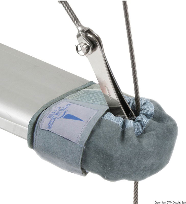 Pelle trattata antiacqua, sale, UV, con bordatura elastica ed anima in neoprene.Fissaggio tramite dispositivo a strappo. Adatti ad ogni tipo di crocetta.Montaggio rapidissimo. Vendute a coppia.