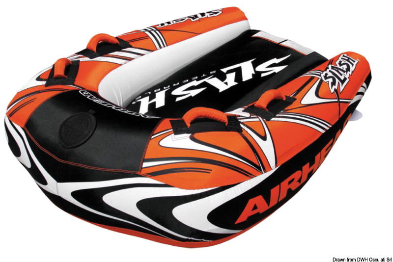 Può alloggiare 2 persone. Tecnologia ad alta rigidità. Ideale per il carving in quanto curva molto meglio dei modelli tondi. Fabbricato in PVC elettrosaldato + nylon cordura + protezione in neoprene. Provvisto di speciale valvola per gonfiaggio/sgonfiaggio rapido.