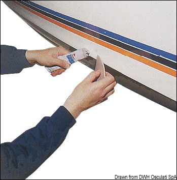 Stucco acrilico bianco ideale per livellare imperfezioni, graffi e abrasioni su vetroresina, legno e metallo. Non richiede la sopraverniciatura.