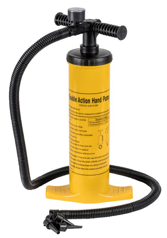 Funzionamento a stantuffo a flusso continuo con portata di circa 4 l ad ogni ciclo. Molto più’ veloce dei tradizionali gonfiatori a pedale. Completo di tubo e raccordi di vario diametro. Gonfia e sgonfia.