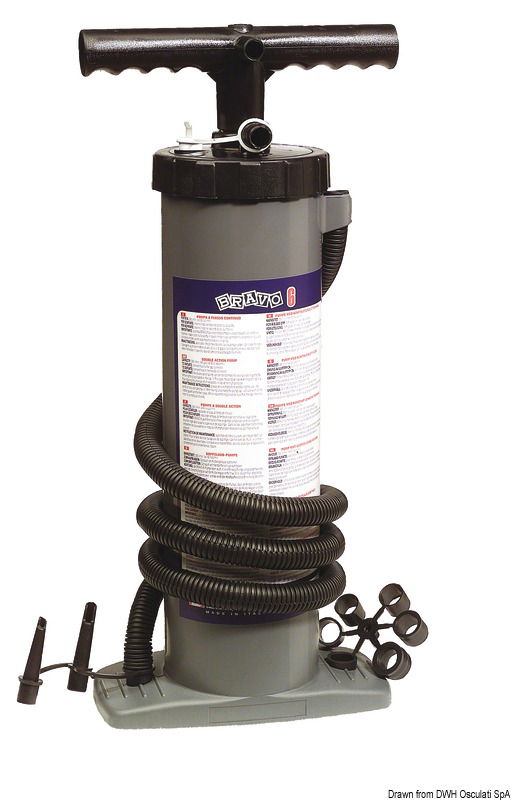 Funzionamento a stantuffo con una portata di 6 litri ogni pompata a flusso continuo, per cui si gonfia un canotto in metà tempo rispetto ai gonfiatori tradizionali. Può servire anche come pompa di sentina o da compressore d’aria per i subacquei.Il modello Bravo 6 è trasformabile da flusso continuo a flusso semplice, consentendo di gonfiare alla massima pressione con sforzo limitato.