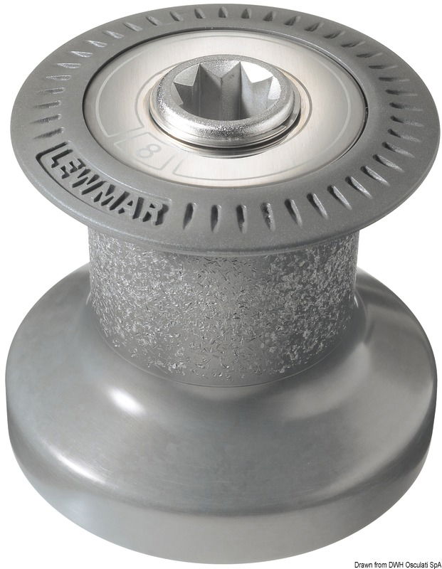 I winch standard Lewmar, punto di riferimento dell’innovazione tecnologica, sono progettati per assicurare prestazioni elevate e una durata senza confronti. Campana in alluminio anodizzato di colore antracite.