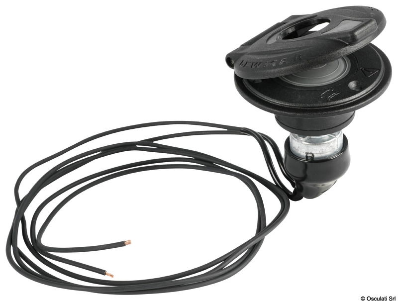 Realizzato in materiale composito, completamente stagno e quindi adatto per il montaggio in coperta; dotato di sportellino apribile.