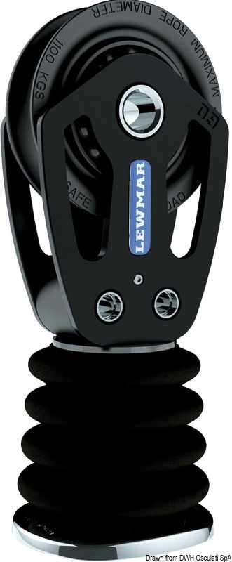 Una gamma di bozzelli dalle elevate prestazioni in termini di carico e scorrevolezza, che ha ottenuto numerosi riconoscimenti in fase di presentazione. Le guance in alluminio assicurano una distribuzione dei carichi ottimale tra puleggia e attacco, guidano perfettamente la cima quando il carico non è in asse ed anche quando la cima lavora con angoli non corretti. Rispetto ai prodotti sul mercato, a parità di diametro, hanno una resistenza al carico molto superiore. La puleggia scorre su boccola e sfere in Torlon.