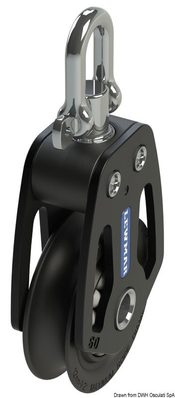 Una gamma di bozzelli dalle elevate prestazioni in termini di carico e scorrevolezza, che ha ottenuto numerosi riconoscimenti in fase di presentazione. Le guance in alluminio assicurano una distribuzione dei carichi ottimale tra puleggia e attacco, guidano perfettamente la cima quando il carico non è in asse ed anche quando la cima lavora con angoli non corretti. Rispetto ai prodotti sul mercato, a parità di diametro, hanno una resistenza al carico molto superiore. La puleggia scorre su boccola e sfere in Torlon.