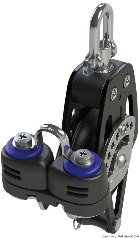 Una gamma di bozzelli dalle elevate prestazioni in termini di carico e scorrevolezza, che ha ottenuto numerosi riconoscimenti in fase di presentazione. Le guance in alluminio assicurano una distribuzione dei carichi ottimale tra puleggia e attacco, guidano perfettamente la cima quando il carico non è in asse ed anche quando la cima lavora con angoli non corretti. Rispetto ai prodotti sul mercato, a parità di diametro, hanno una resistenza al carico molto superiore. La puleggia scorre su boccola e sfere in Torlon.