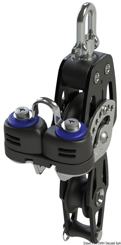 Una gamma di bozzelli dalle elevate prestazioni in termini di carico e scorrevolezza, che ha ottenuto numerosi riconoscimenti in fase di presentazione. Le guance in alluminio assicurano una distribuzione dei carichi ottimale tra puleggia e attacco, guidano perfettamente la cima quando il carico non è in asse ed anche quando la cima lavora con angoli non corretti. Rispetto ai prodotti sul mercato, a parità di diametro, hanno una resistenza al carico molto superiore. La puleggia scorre su boccola e sfere in Torlon.