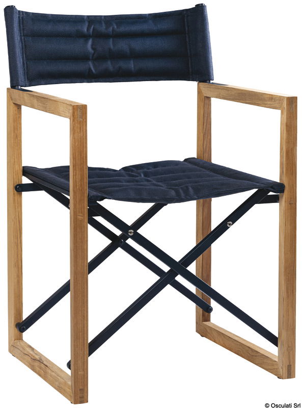 Con finitura di alta classe e in tessuto tecnico Batyline®, è disponibile in puro teak o in alluminio con braccioli in teak.Si piega molto facilmente per essere riposta ovunque a bordo.