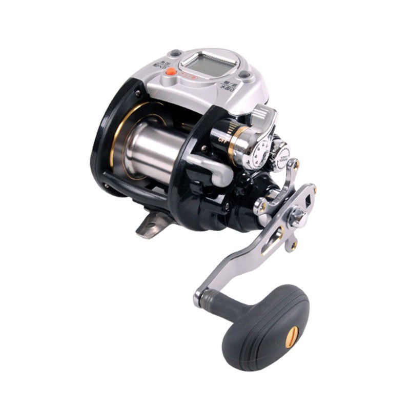 Akami Kaigen 500X ideato con telaio in alluminio anodizzato nero. Accensione / spegnimento e controllo della velocità disponibili tramite la leva della velocità. Bobina forgiata in alluminio. Frizione con tre rondelle in carbonio lisce (in totale 6 rondelle).Design lavabile. Funzione jigging. Unità digitale regolabile sensibile per impostare la profondità.Bracking del motore in caso di sovraccarico. Manopola in morbida EVA.