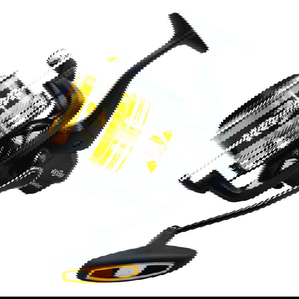 Mulinello Akami Kozor progettato per la pesca a surfcasting dotato del nuovo sistema di oscillazione super lenta “SUPER SLOW OSCILLATION SYSTEM” con il quale si ottiene un avvolgimento perfetto in parallelo. Sistema di bilanciamento nel rotore centrale dell’albero che evita le vibrazioni nella raccolta. Sistema anti-groviglio sul rotore e micro-freno ad alta precisione da 18 kg di potenza. Cuscinetti Giapponesi e due bobine coniche in alluminio anodizzato, ideali per raggiungere lunghe distanze con il minimo sforzo. Sistema di raccolta medio (90cm per giro). Manovella in alluminio ad attrito a vite con cuscinetto extra sulla manopola.