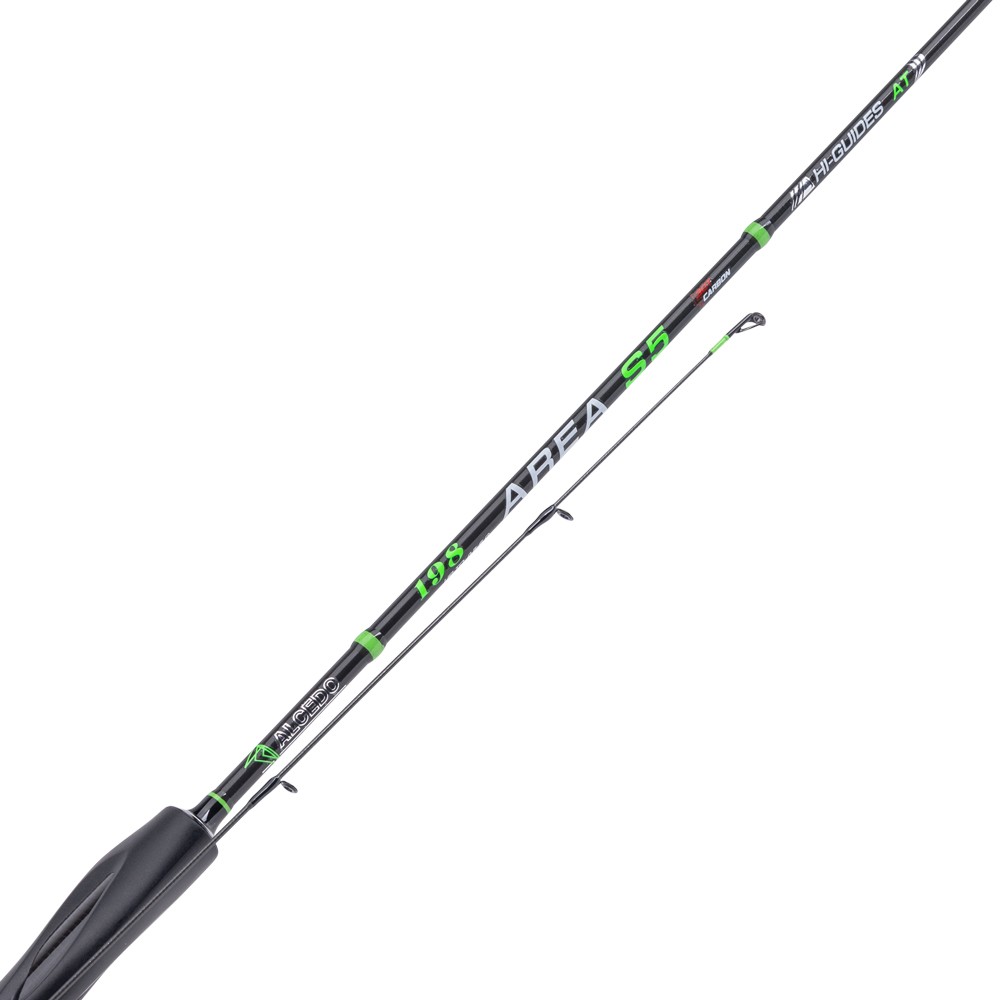 Le Alcedo Area S5 sono canne progettate appositamente per il trout area game. Grazie alle loro eccezionali caratteristiche tecniche, sono ideali per competere ai massimi livelli. Sono caratterizzate da una curva molto regolare e progressiva con una punta abbastanza morbida, che consente di assecondare il movimento dell'esca, rendendola più vivace, e di ridurre le slamate, portando a guadino un numero maggiore di trote. L'eccezionale leggerezza di questa serie di canne è garantita dall'uso di carbonio ad alto modulo e da componenti di altissima qualità, come le guide ultraleggere e l'innesto di tipo Spigot, che permette di ridurre il diametro della sezione superiore della canna.