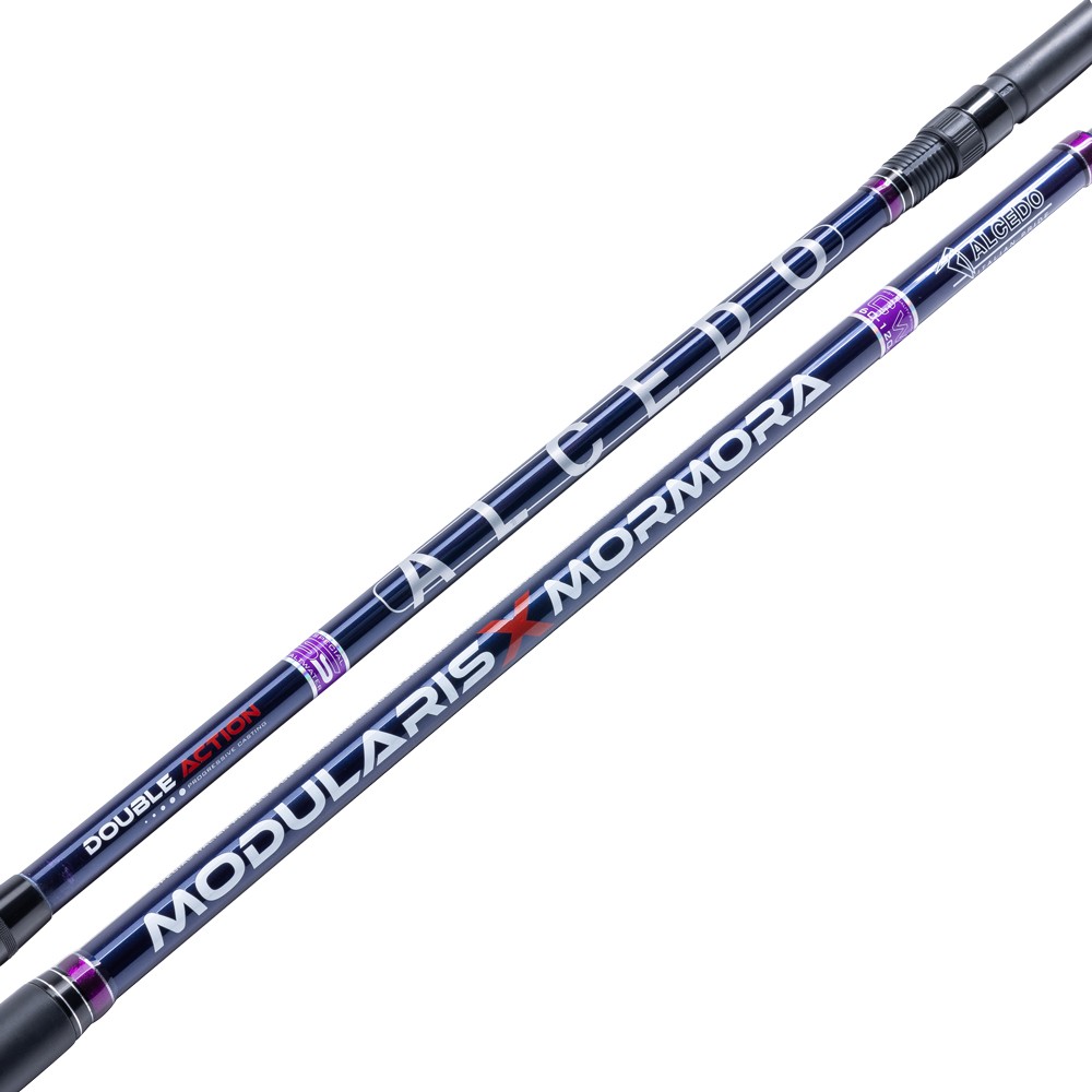 Alcedo Modularis X Mormora una canna dedicata agli appassionati del pesce di mare più pescato in Italia. Rispetto agli attrezzi tradizionali, la lunghezza è stata aumentata fino a 4,20 metri, permettendo lanci ancora più lunghi e un migliore controllo sia in fase di pesca che durante il recupero.Le cime intercambiabili, una in carbonio e una in Eglass, consentono una gestione ottimale di qualsiasi tipo di piombo, adattandosi perfettamente a tutte le condizioni di pesca leggera. Gli anelli trattati per resistere all’ambiente marino e il porta-mulinello di alta qualità completano le rifiniture eleganti di questa eccezionale canna.