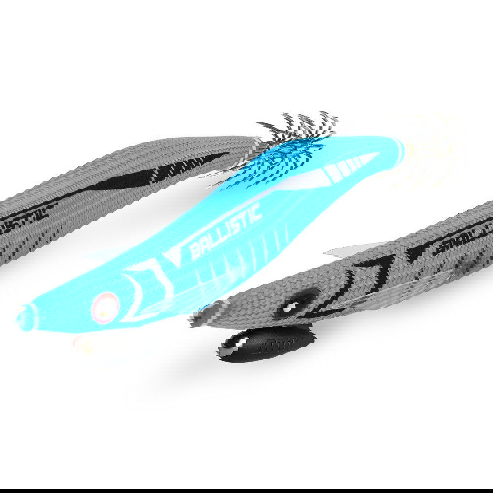 La novità DTD per il 2023-2024: BALLISTIC Egi Full Color. Un egi all'avanguardia che combina caratteristiche di alto livello, tecnologia avanzata e colori accattivanti. Progettato per catture eccezionali, offre maggiore distanza di lancio (+36%) grazie a un peso interno strategico e incrementa l'area di cattura dell'85%. I test mediterranei ne confermano l'efficacia su cefalopodi. Il design colori innovativo e il corpo "Green Glow" catturano l'attenzione, mentre le alette in silicone migliorano il movimento realistico. Ideale per un'esperienza di pesca potenziata.