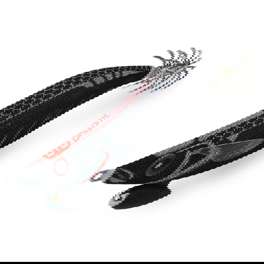 Di derivazione da uno dei modelli di ballistic più utilizzato sino ad oggi. È bianco un vero Killer per i Cefalopodi,in particolare per i calamari. Alcune caratteristiche che lo contraddistinguono. Il corpo del Ballistic White Killer Egi è blu glow, sui fianchi sono presenti due inserti ad ala di gabbiano anch’essi fosforescenti 490 nm. La luce blu, a causa della sua lunghezza d’onda, è molto visibile in mare e aumenta la visibilità in condizioni di acqua scura. Progettato per catture eccezionali, offre maggiore distanza di lancio (+36%) grazie a un peso interno strategico e incrementa l’area di cattura dell’85%. Il dorso dell’egi è caratterizzato da una striscia colorata che reagisce ai raggi UV. Inoltre,è Lead-free,ovvero il suo bilanciamento è stato ottenuto senza l’utilizzo del piombo.