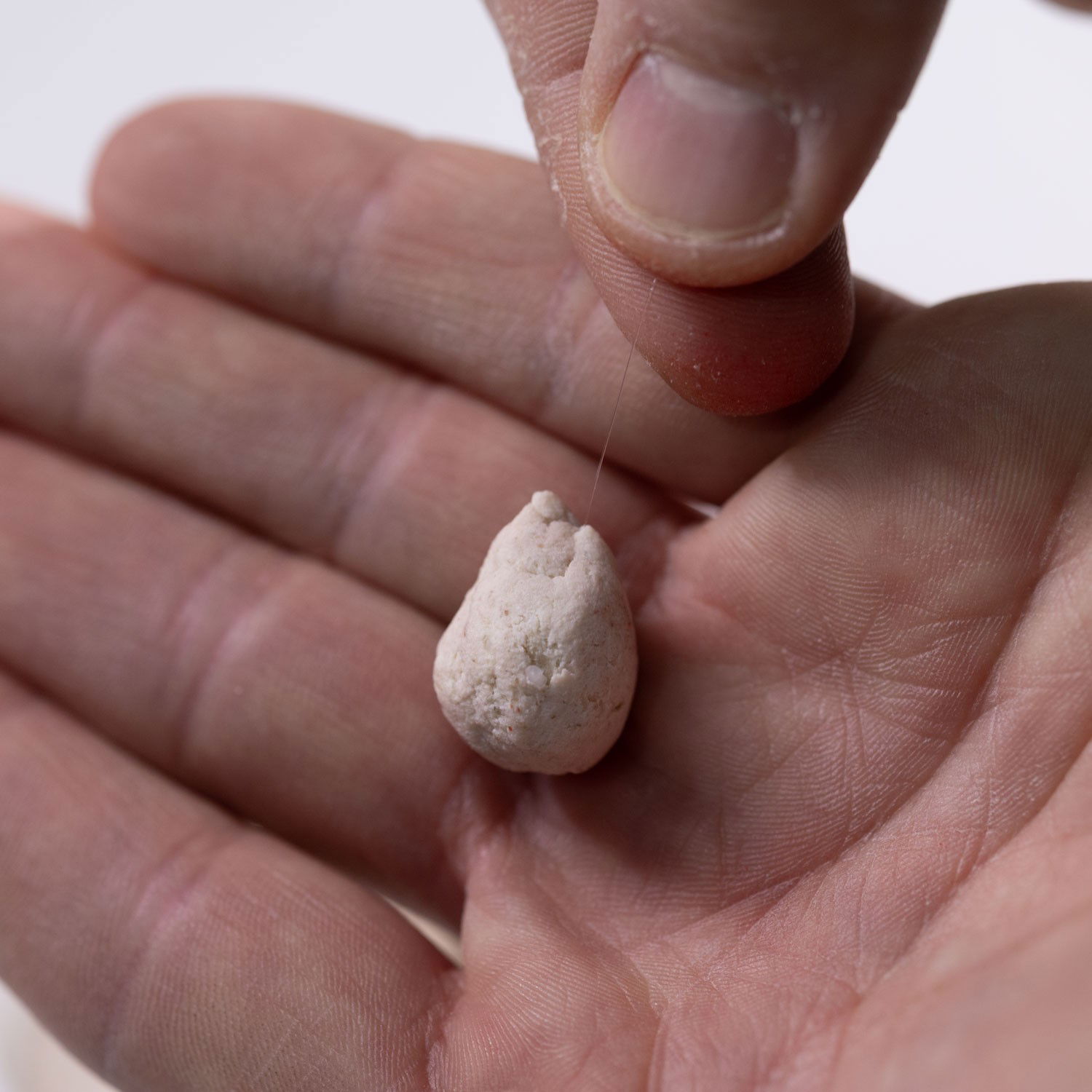 L'esca che sfida le onde: la Pasta Pronta ELLEVI al Formaggio è l'ingrediente segreto per Pesca al colpo, Bolognese, Gallegiante, pesca al colpo,passata,agonismo, feeder, fondo, ledgering. Progettata per resistere tenacemente all'amo anche nei lanci più potenti , la sua morbidezza consente un innesco rapido e preciso. Il suo aroma di formaggio, irresistibile per una vasta gamma di pesci marini, la rende un'esca universale, pronta all'uso e conservabile comodamente nel suo pratico vasetto richiudibile da 200g.