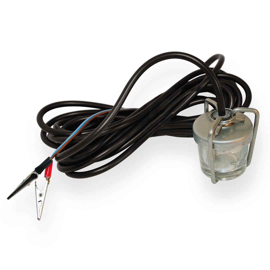 Richiamo luminoso per Totani e Calamari, lampada da pesca con struttura impermeabile e led ad alta intensità di luce. Accessorio da pesca indispensabile per la pesca di molluschi come Totani e Calamari, sia nelle tecniche di pesca a traina, a scarroccio o ancorati pescando a spinning. La lampada richiamo luminoso è fornita con cavo di 6 metri e morsetti per il collegamento alla batteria. La potenza del led luminoso è di 1800 Lumens.