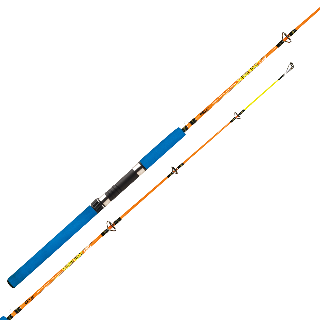 La canna Squid Boat è una classica monopezzo da barca, costruita con fusto in fenolico e montata con portamulinello a vite. E’ una canna sostanzialmente indistruttibile e molto economica, e si presta all’utilizzo in tutte le tecniche praticabili dalla barca come il bolentino, la pesca alle seppie e la traina ultra leggera. E’ la scelta classica del pescatore saltuario o di chi vuole un attrezzo poco impegnativo. Il manico e molto compatto e confortevole, mentre il portamulinello è a vite.Fusto in FiberglassAnelli doppio e monoponte Sea-GuideImpugnatura in Eva