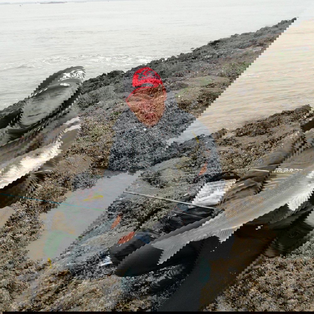 La canna monopezzo XZOGA GURUTRON-S è progettata per la pesca a spinning e a trota, ideale per l'utilizzo da kayak, belly boat o terra. Con componenti Fuji e tecnologie Xzoga avanzate come la grafite ad alto modulo, il concetto PTF, lavorazione Cross X-Wrap e finitura in filo PYTHON, offre prestazioni elevate, precisione e resistenza durante i combattimenti con i pesci. Un'opzione versatile per pescatori esigenti in diverse condizioni di pesca.