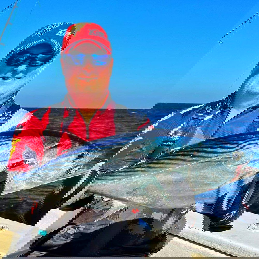 La JAPAN STYLE di Xzoga è una canna da pesca dedicata alle tecniche verticali nel Mediterraneo, con design moderno ed estetica accattivante. Il bilanciamento innovativo garantisce precisione e sensibilità, rendendo la pesca facile e efficace. Il blank in grafite al 99% offre prestazioni eccezionali con leggerezza e resilienza. L'azione PTF ottimizzata e il concetto SS assicurano sensibilità estrema, permettendoti di percepire ogni minimo movimento dei pesci. Ideale per catturare Cernie, Tunnidi, Palamita, Lecce, Dentice e Ricciola.