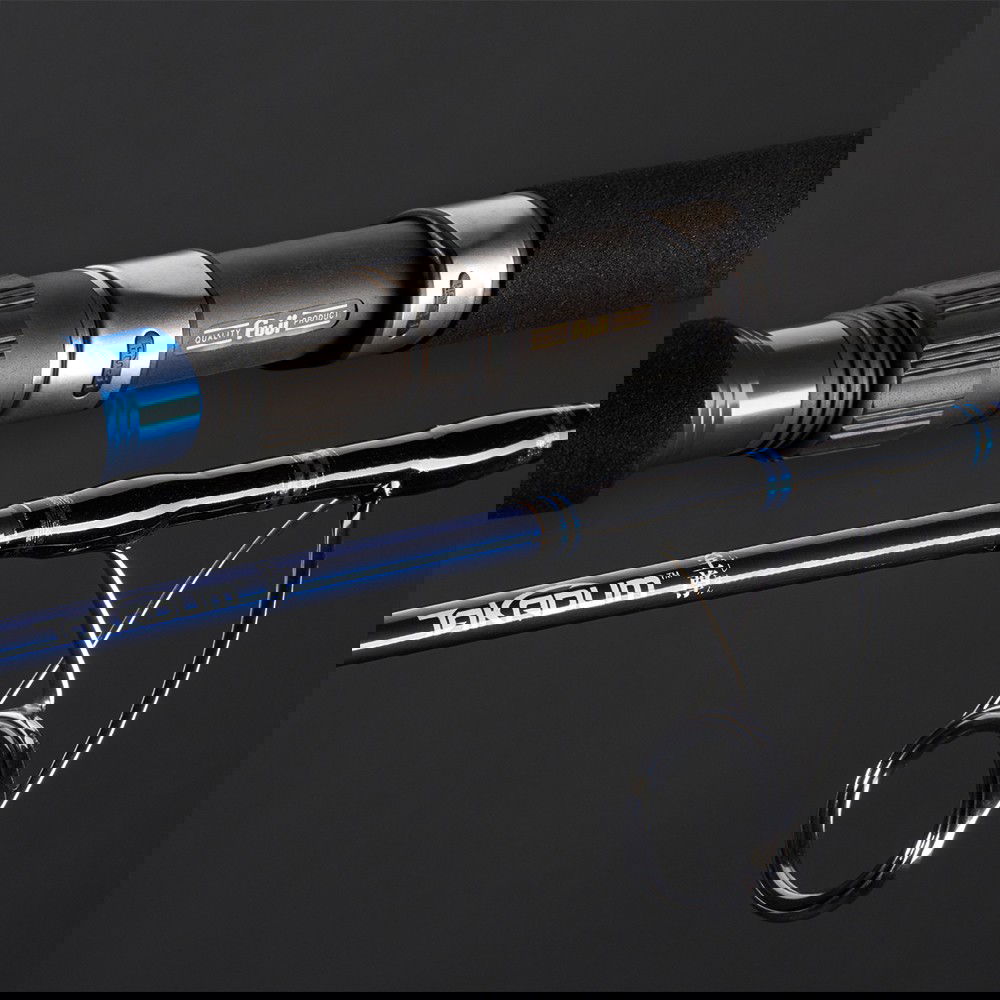 La serie di canne da slow jigging XZOGA TAKADUM rappresenta un'evoluzione nell'arte della pesca, design senza tempo unito alla più avanzata tecnologia giapponese. Le canne TAKADUM offrendo sensibilità e controllo eccezionali grazie all'azione di combattimento Power Transmission Fighting (PTF).
La costruzione sofisticata utilizza materiali di alta qualità, come la grafite ad alta tensione, la finitura superficiale in PYTHON e la componentistica Fuji assicurano resistenza e affidabilità nel tempo.
Le canne XZOGA TAKADUM sono le più sottili e resistenti sul mercato, sviluppate con il concetto di prestazioni V9 e il concetto SS. Affronta le sfide di pesca con fiducia, sapendo di avere tra le tue mani una delle canne più potenti e affidabili mai realizzate.